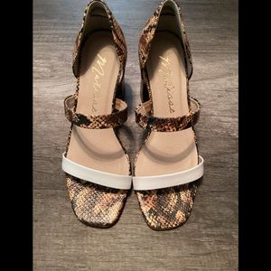 Matisse Valencia Block Heel Snake print Sandals, size 6